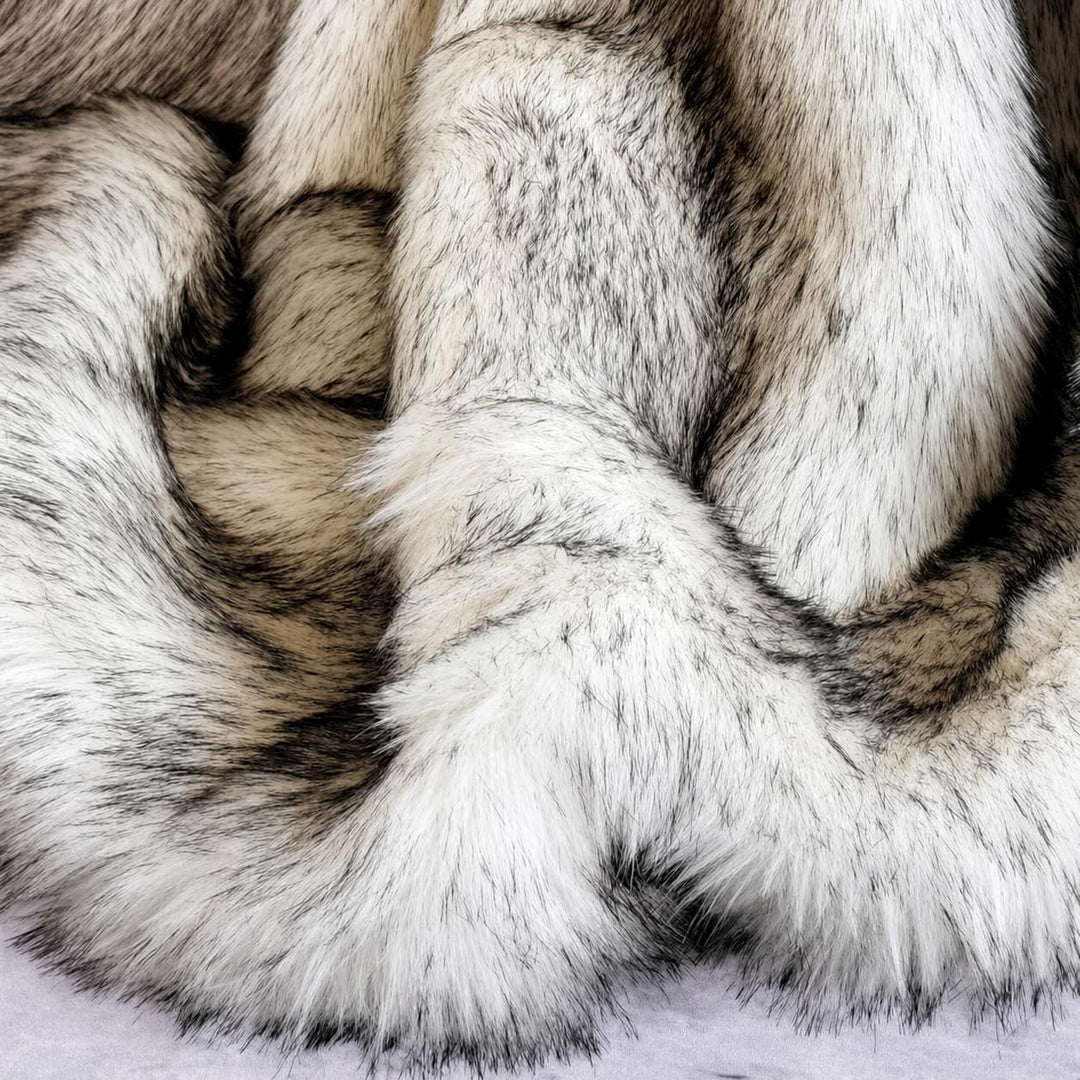 Luxury Faux Fur Throw Blanket Soft Plush Cover for Sofa Car Thickened Warm Winter Use