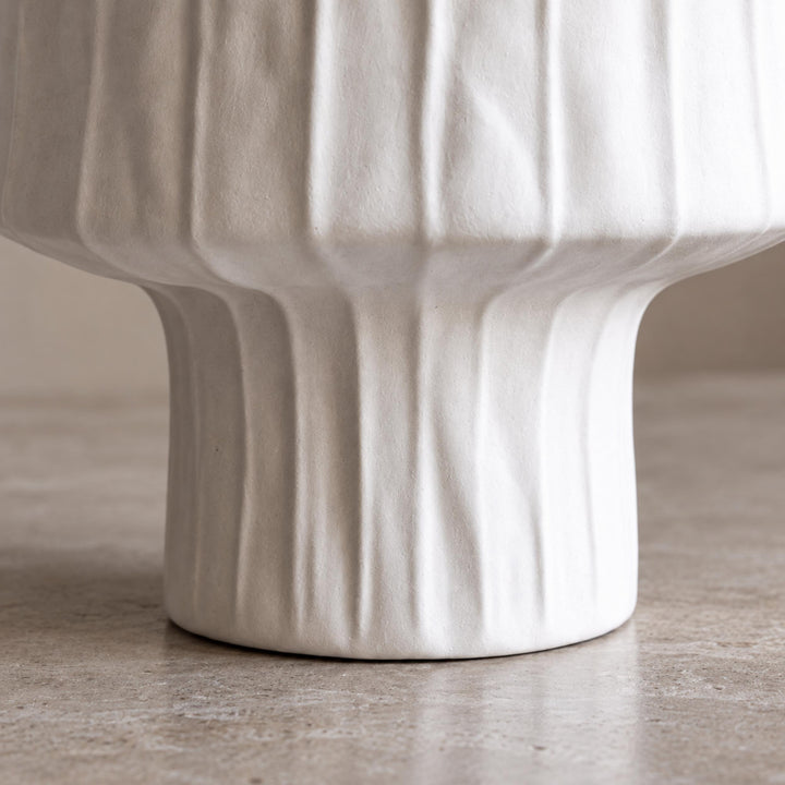 Modern Mini Pedestal White Ceramic Vase for Dried Flowers Decorative Accent 15 cm