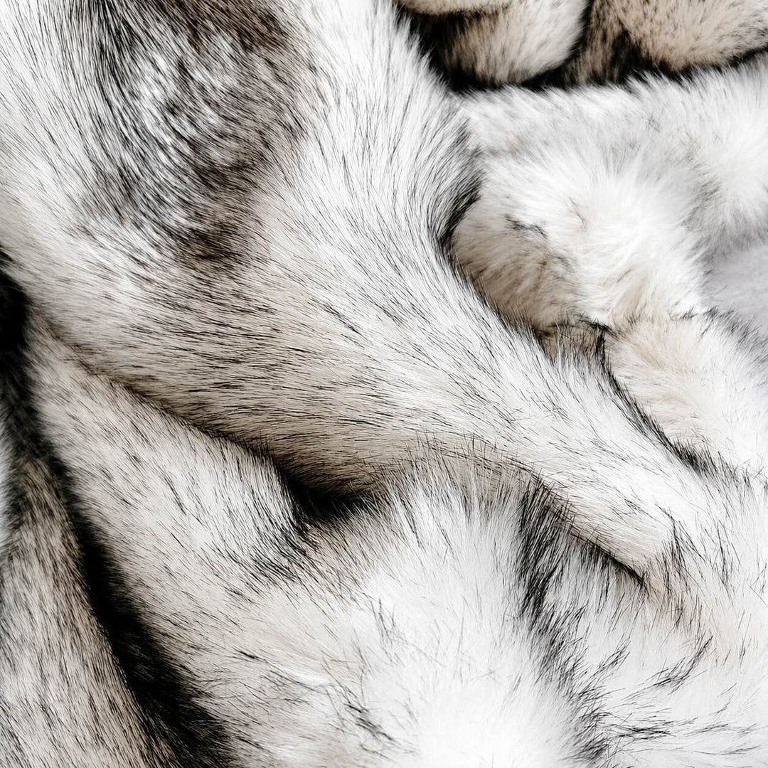 Luxury Faux Fur Throw Blanket Soft Plush Cover for Sofa Car Thickened Warm Winter Use