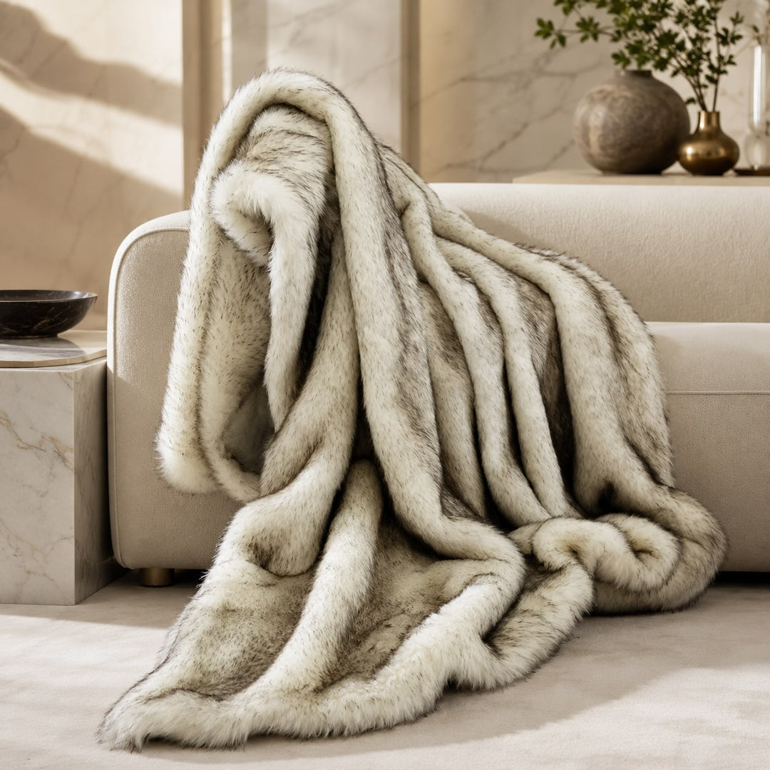 Luxury Faux Fur Throw Blanket Soft Plush Cover for Sofa Car Thickened Warm Winter Use