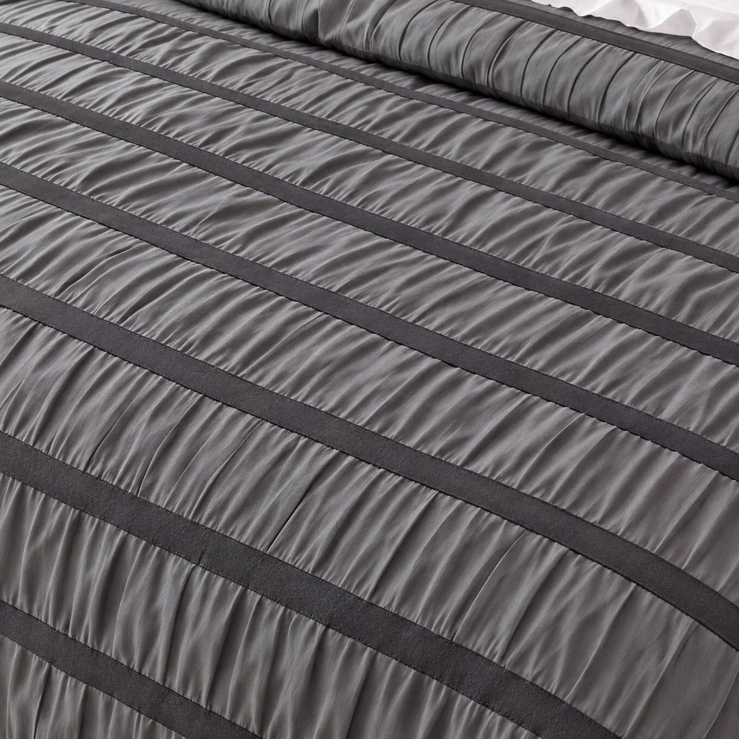 Modern Ribbed Bedding Set with Duvet Cover Flat Sheet and Pillow Cases in 100% Polyester