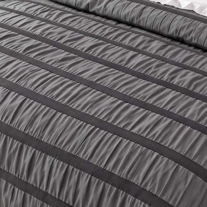 Modern Ribbed Bedding Set with Duvet Cover Flat Sheet and Pillow Cases in 100% Polyester