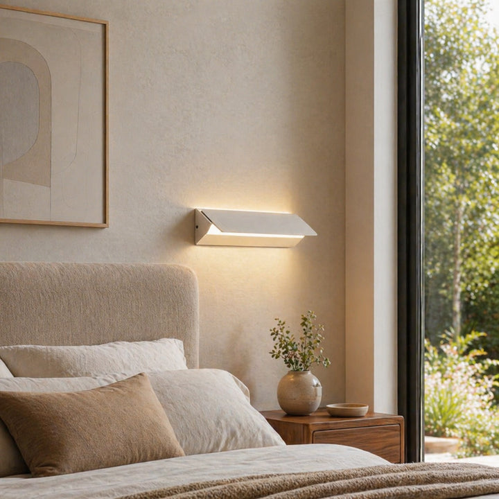 Modern Wall Light Adjustable Wall Mounted Aluminum LED Fixture with 685cm Rotation for Living Room and Bedroom