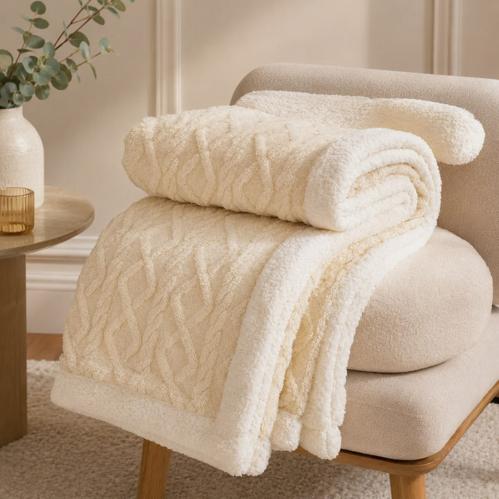 Warm Coral Fleece Blanket Soft Plush Material Cozy Winter Throw for Single and Double Beds