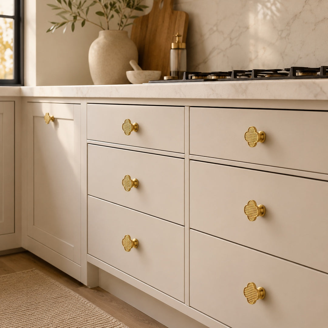 Contemporary Cabinet Knobs Leather and Brass Four-Leaf Clover Shape User-Friendly Installation