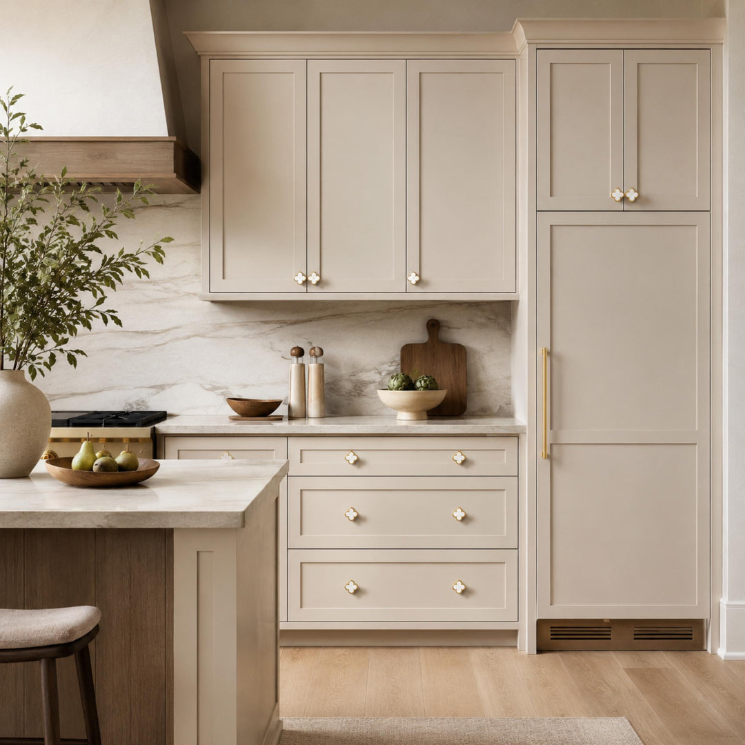 Contemporary Cabinet Knobs Leather and Brass Four-Leaf Clover Shape User-Friendly Installation