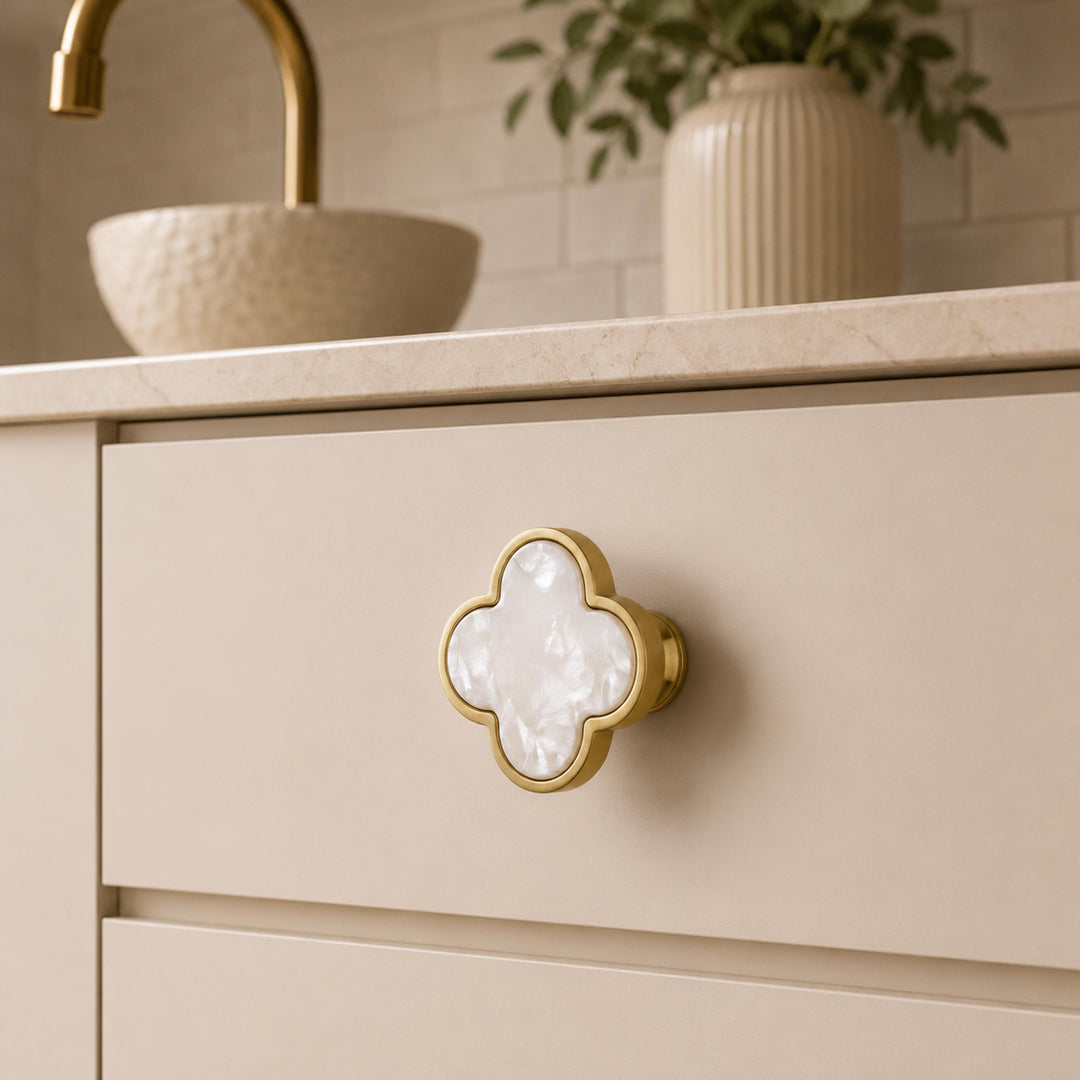 Contemporary Cabinet Knobs Leather and Brass Four-Leaf Clover Shape User-Friendly Installation