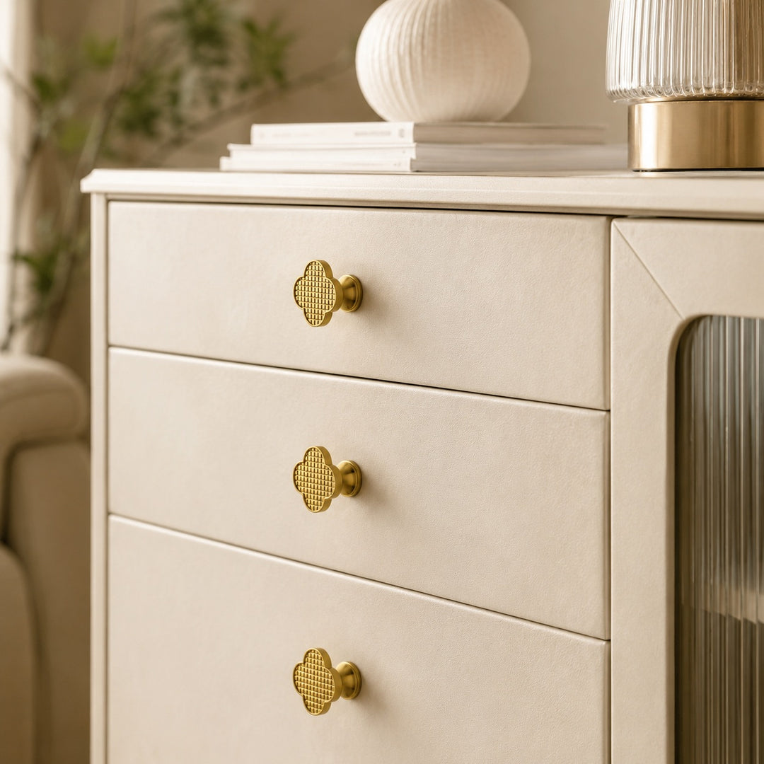 Contemporary Cabinet Knobs Leather and Brass Four-Leaf Clover Shape User-Friendly Installation
