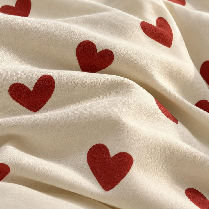 Vintage Aesthetic Bedding Set with Red Hearts Print Duvet Cover and Flat Sheet Polyester Material