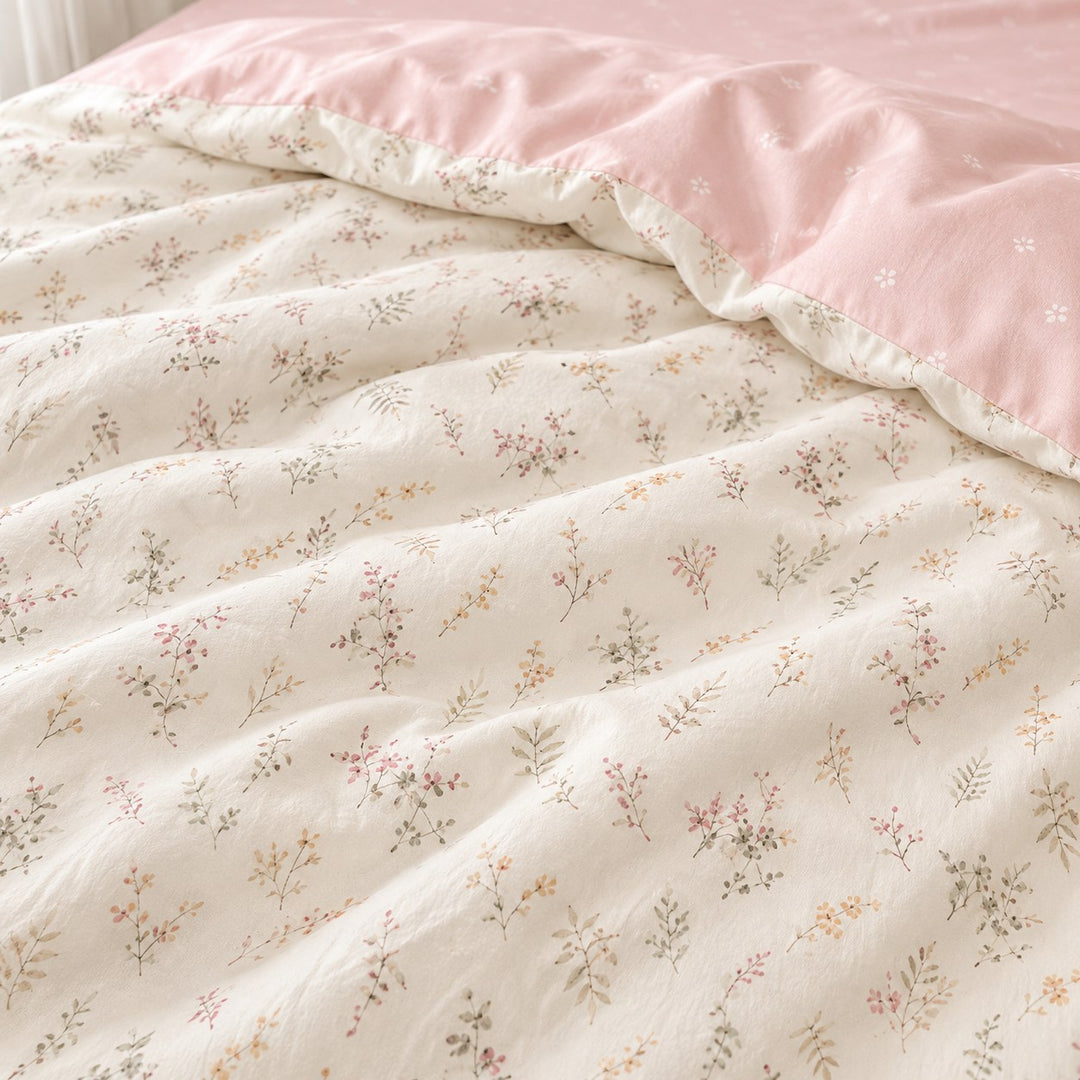 Floral Print Bedding Set in Pale Pink Color Soft Polyester Duvet Cover and Flat Sheet