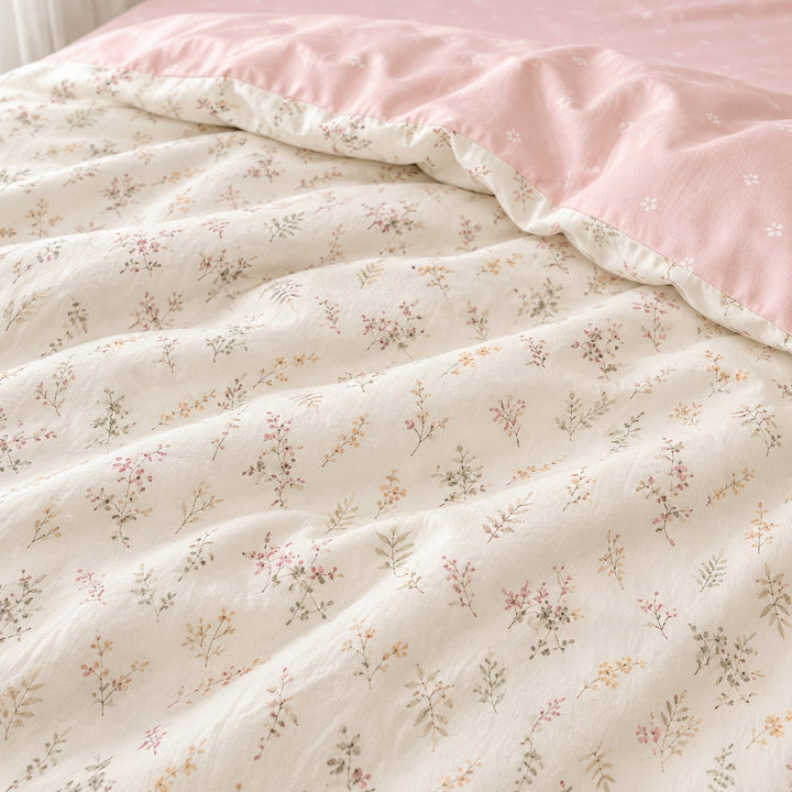 Floral Print Bedding Set in Pale Pink Color Soft Polyester Duvet Cover and Flat Sheet