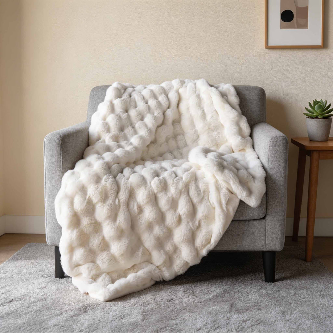 Soft Faux Fur Blanket Throw Lightweight Cozy All-Season Material for Home and Travel