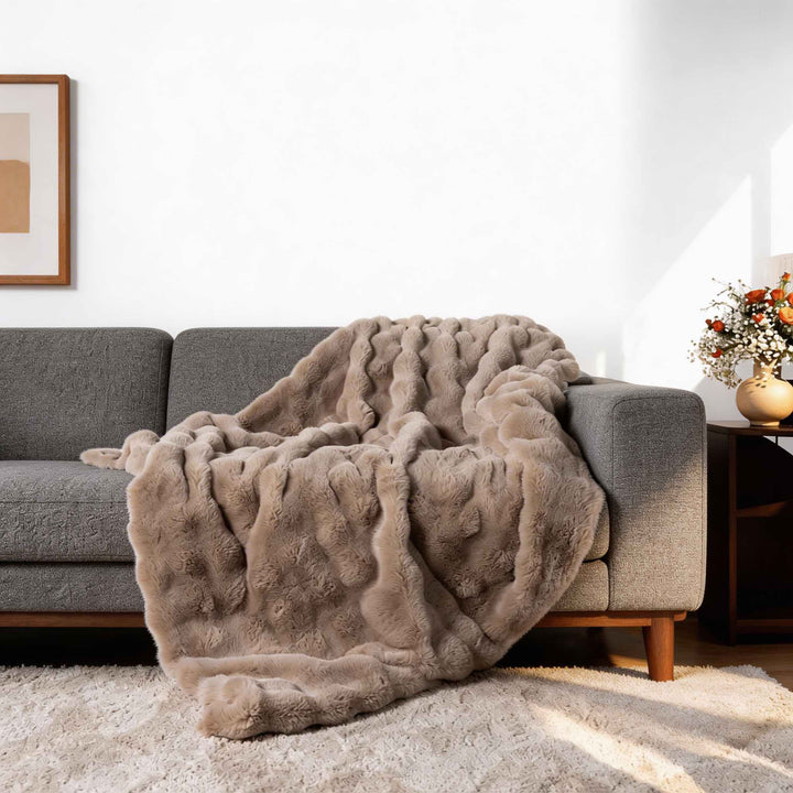 Soft Faux Fur Blanket Throw Lightweight Cozy All-Season Material for Home and Travel