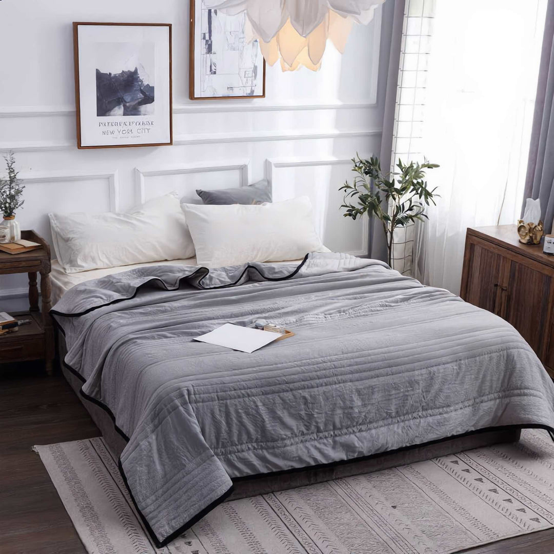 Cooling Blanket Lightweight Soft Fabric Hypoallergenic Moisture-Wicking for Hot Sleepers