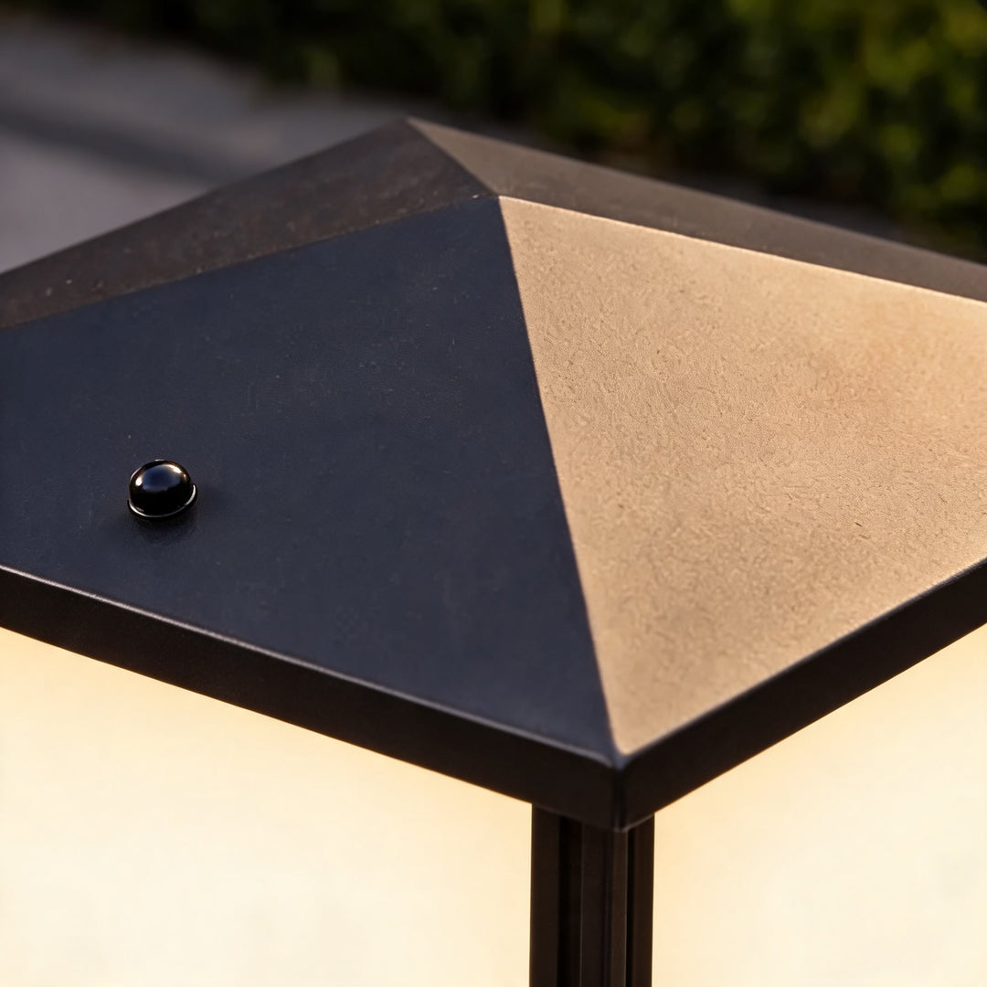 Modern Solar Garden Lights Waterproof Adjustable LED Aluminum Pillar Light with IP54 Rating
